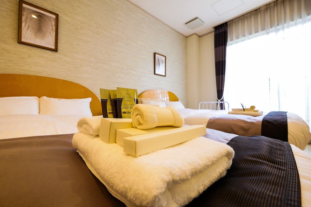Superior Twin Room, Partial Ocean View photo 2