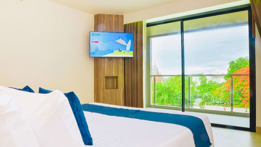 Junior Suite, 1 King Bed, Balcony, Sea View