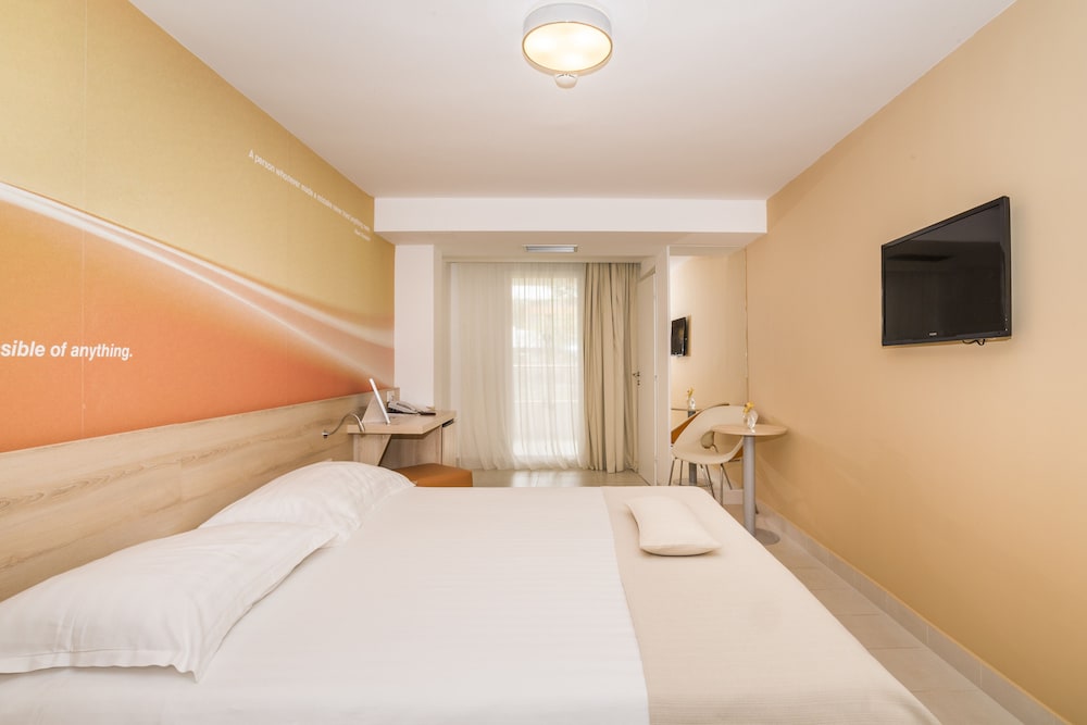 Classic Single Room, Balcony (Park side) photo 1