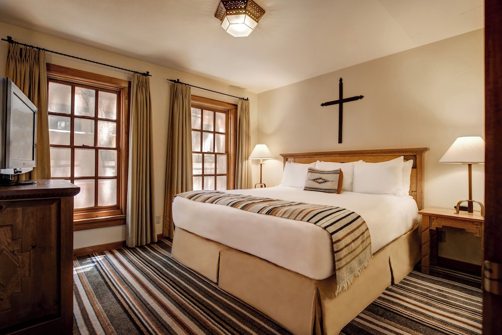 Deluxe Room, 1 King Bed, Fireplace (Deluxe Suite 1 King Bed) - Photo 2