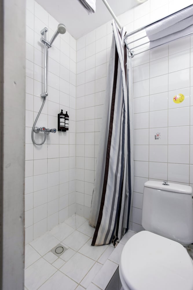 Economy Room, 2 Twin Beds, Private Bathroom photo 2