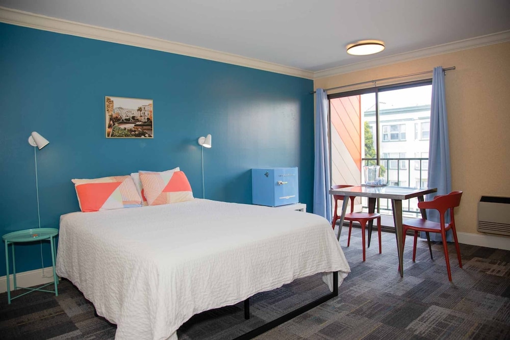 ADA- Queen Room with Ensuite - Photo 2