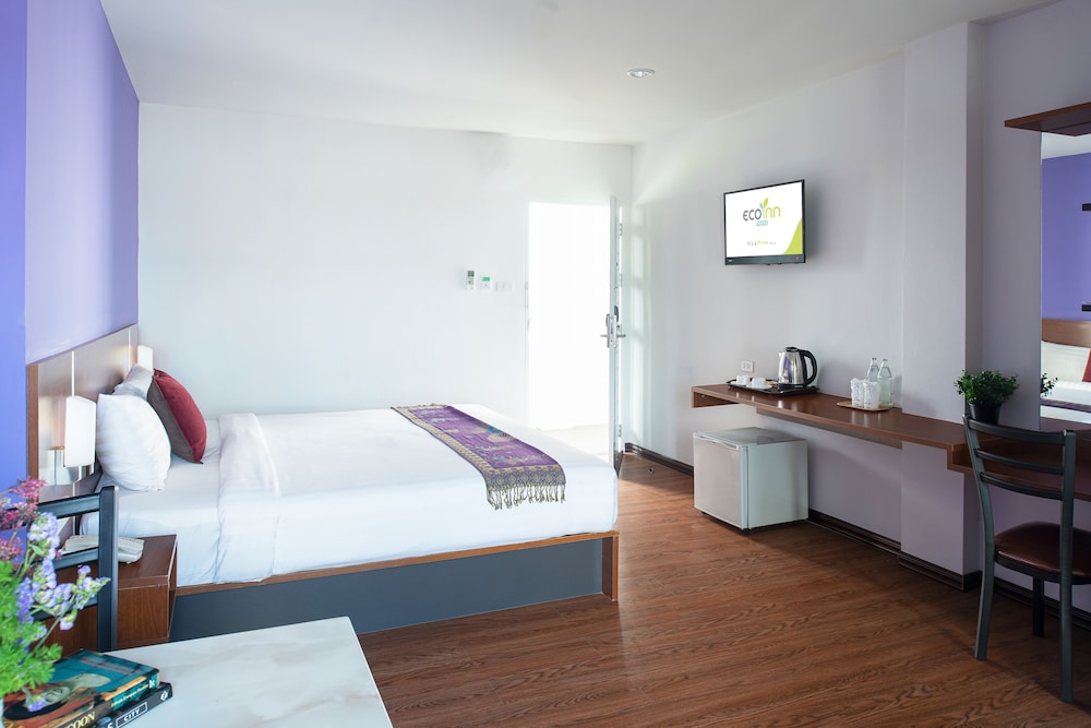 Premier Deluxe, 1 King Bed, Non Smoking, City View photo 2