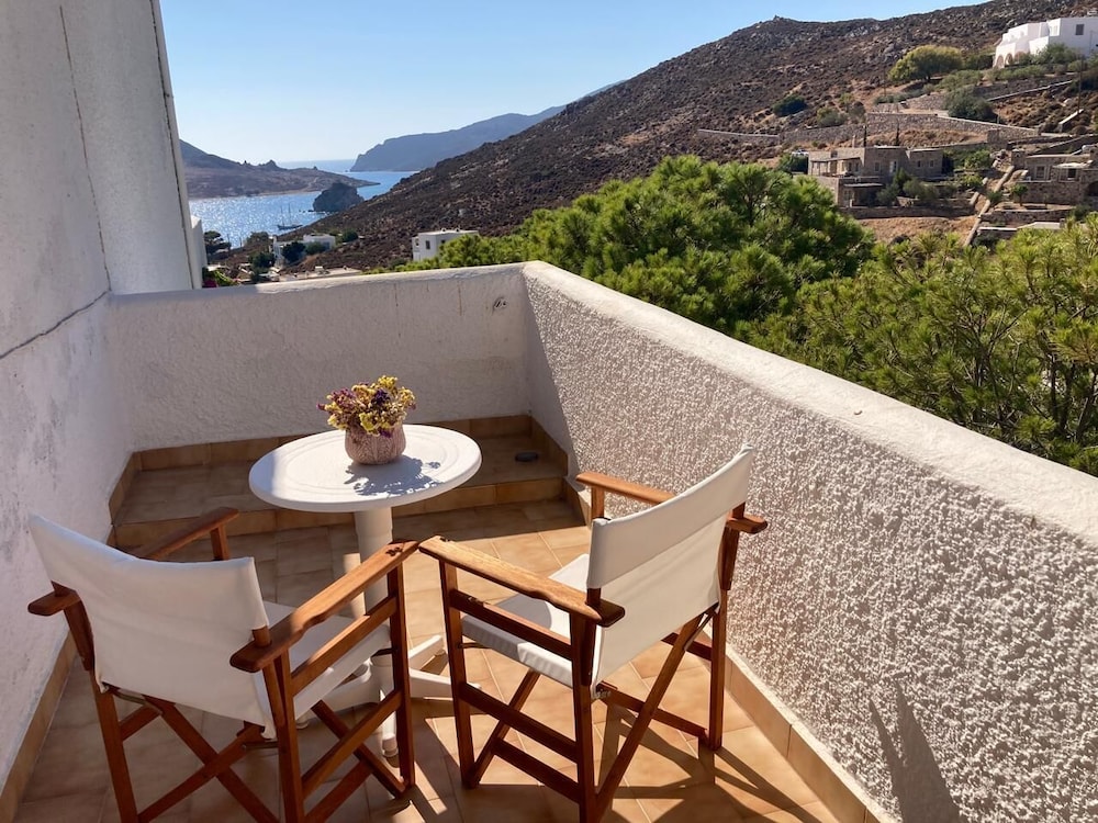 Double or Twin Room, Partial Sea View photo 2