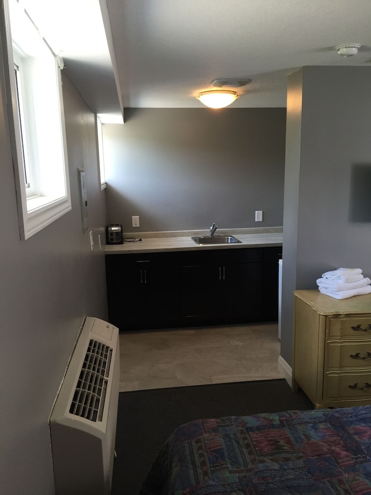 Standard Room, 2 Queen Beds photo 3