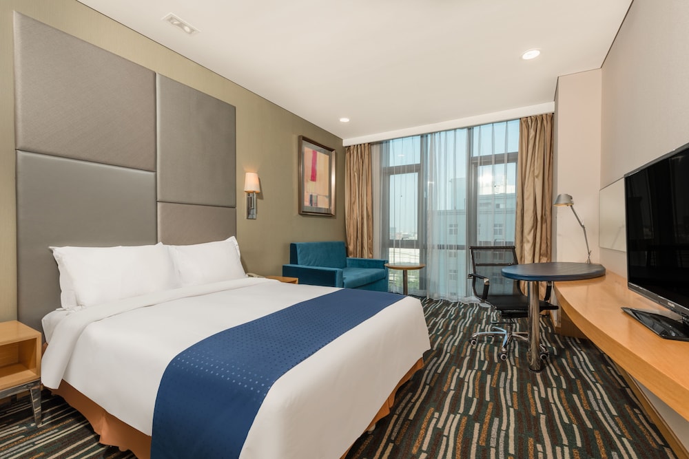 Standard Room, 1 Queen Bed photo 2