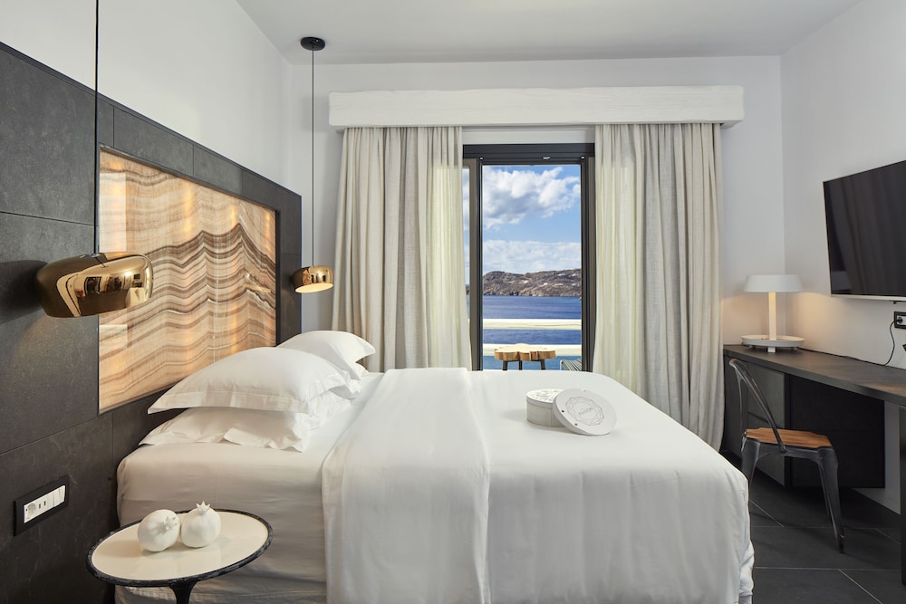 Room, 1 King Bed, Sea View (Pure)