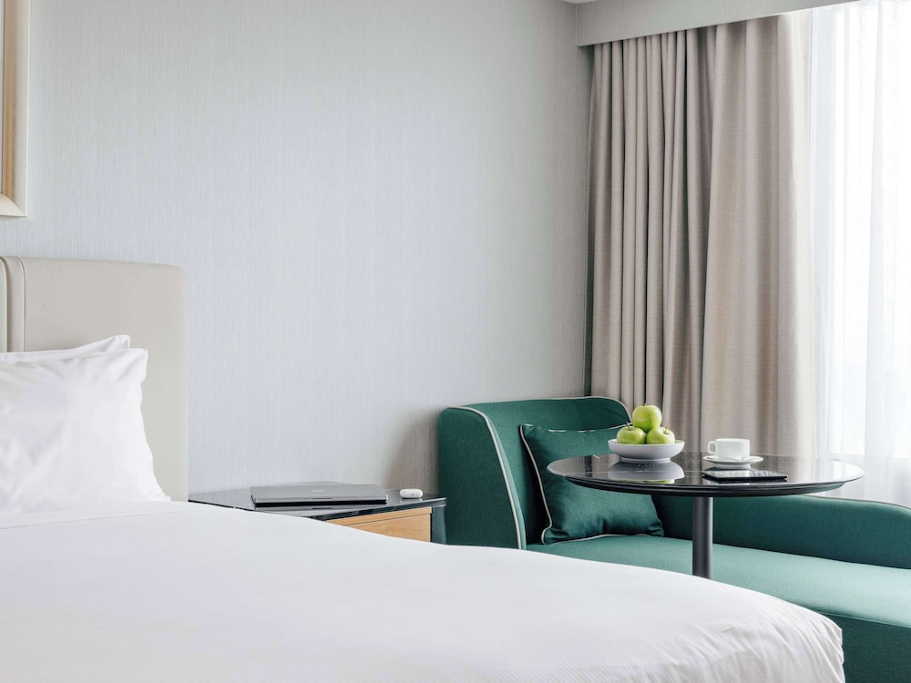 Premium Studio, 1 King Bed - Photo 5