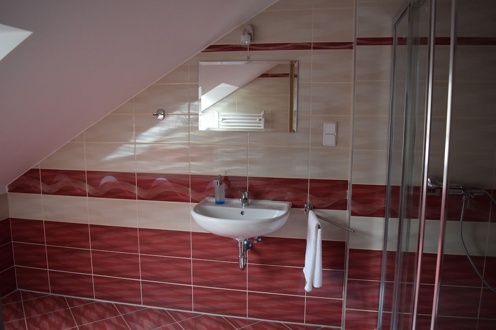Premier Twin Room, 2 Twin Beds, Ensuite photo 3