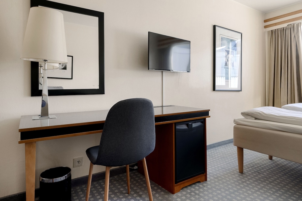 Economy Twin Room photo 2