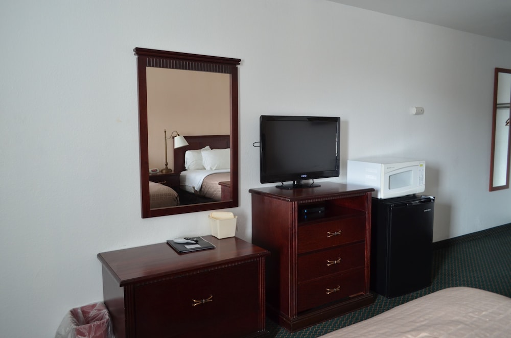 Standard Room, 2 Queen Beds, Smoking photo 2