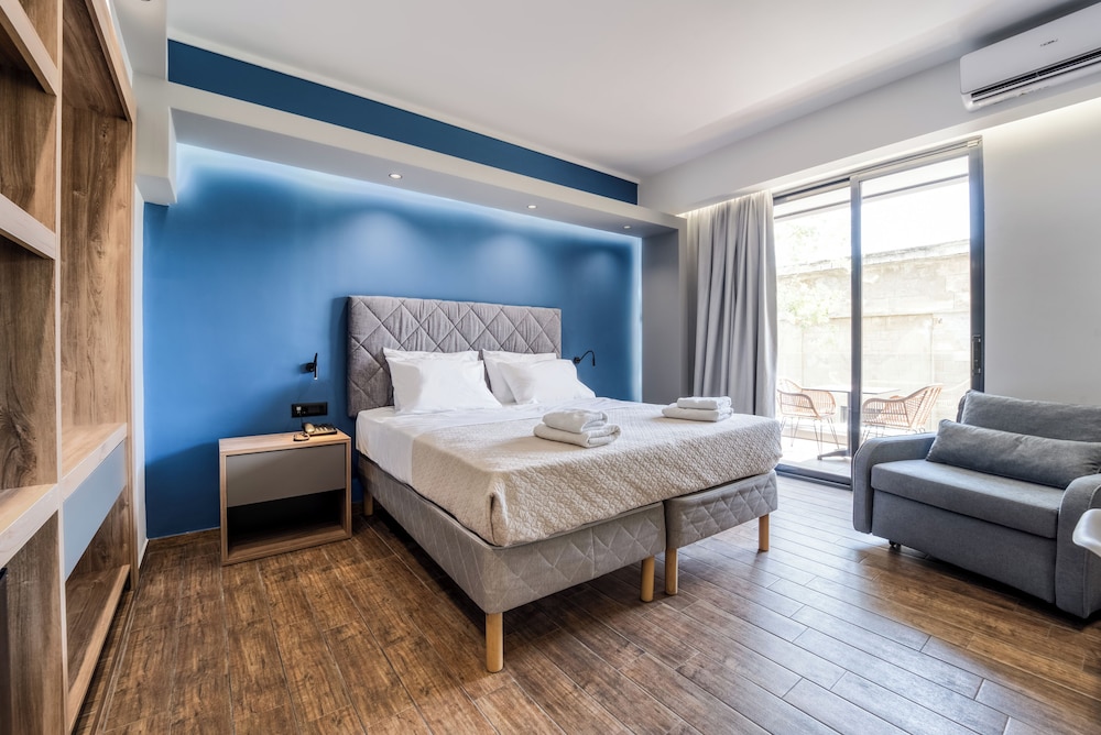 Junior Double Or Twin Room, 1 Bedroom, Partial Sea View