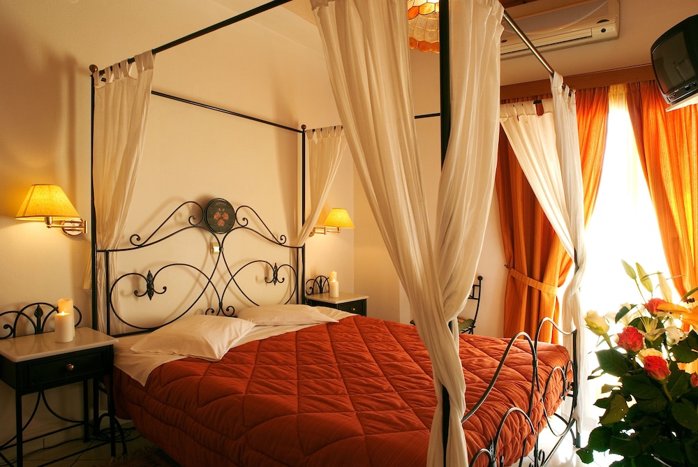 Double or Twin Room (Gorge View) - Photo 6