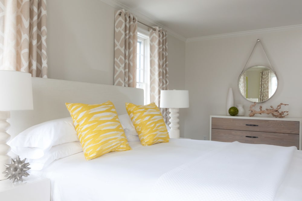 Deluxe Room, 1 King Bed Accessible photo 2