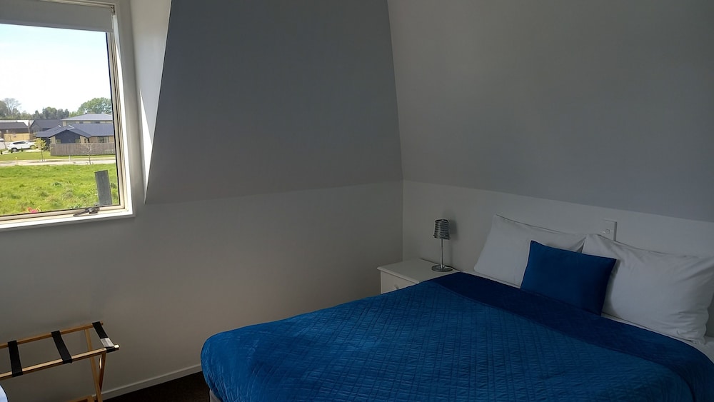 Three Bedroom Unit - Photo 1
