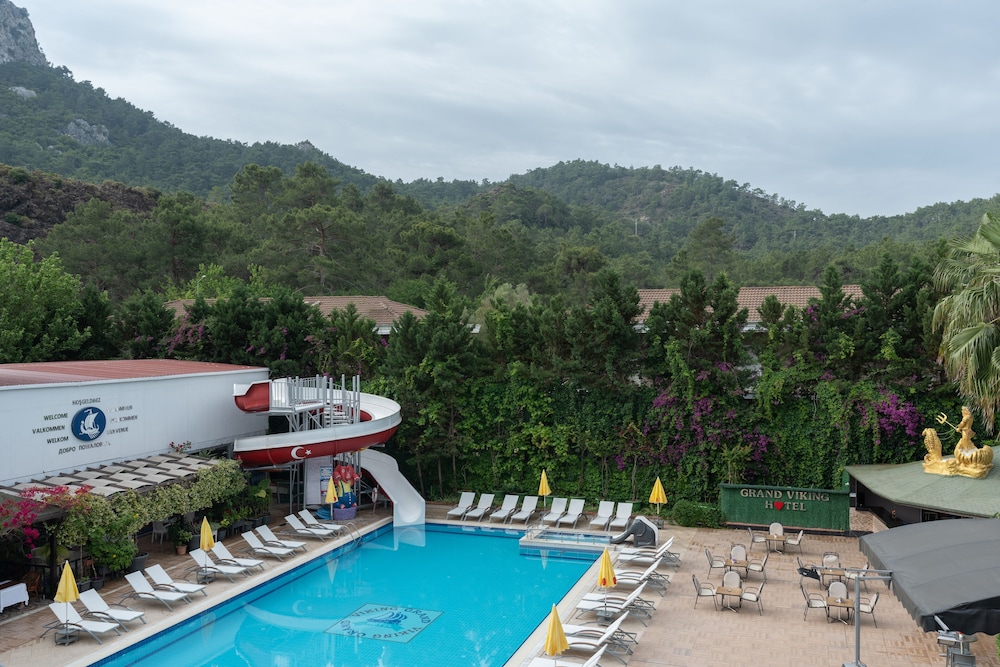 Room, Pool View - Photo 4