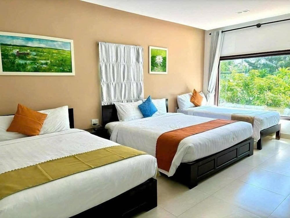 Family Room, City View