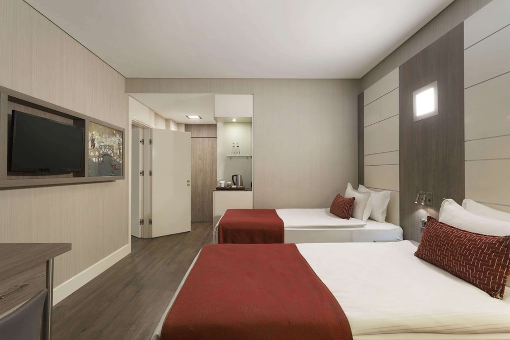 Room, 1 Queen Bed, Smoking photo 2