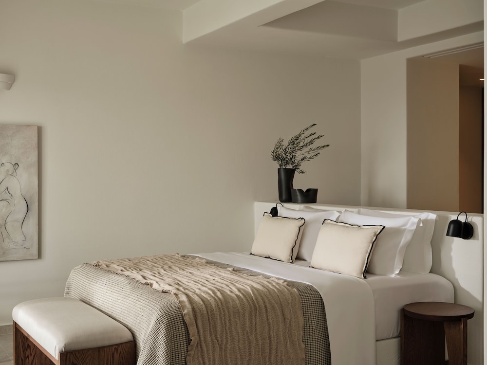 Master Suite Heated Pool, Sea View