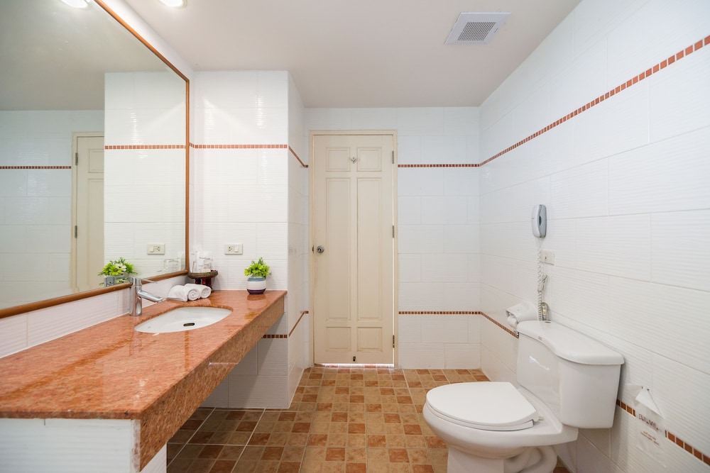 Standard Deluxe Room-Pet Friendly - Photo 2