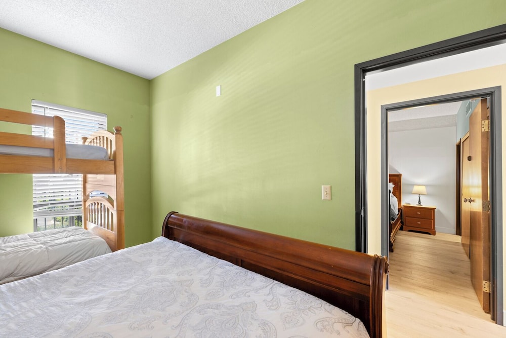 Signature Condo, 2 Bedrooms photo 3
