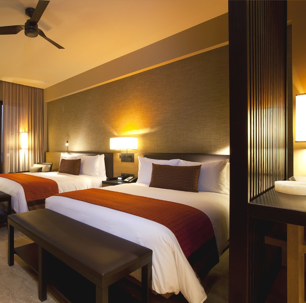 Luxury Suite, 1 King Bed With Sofa Bed, Ocean View