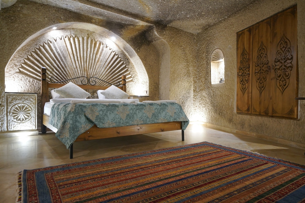 Superior Suite - Photo 6