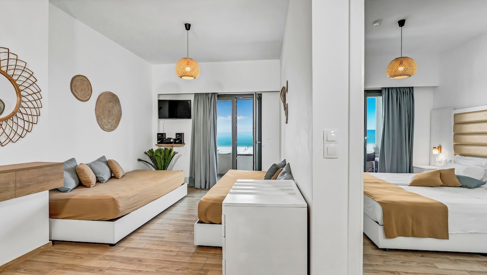 Junior Suite Bedroom & Living Room Sea View photo 1