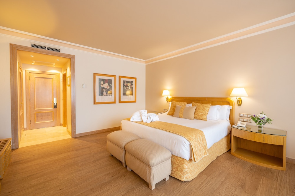 Deluxe Room - Photo 2
