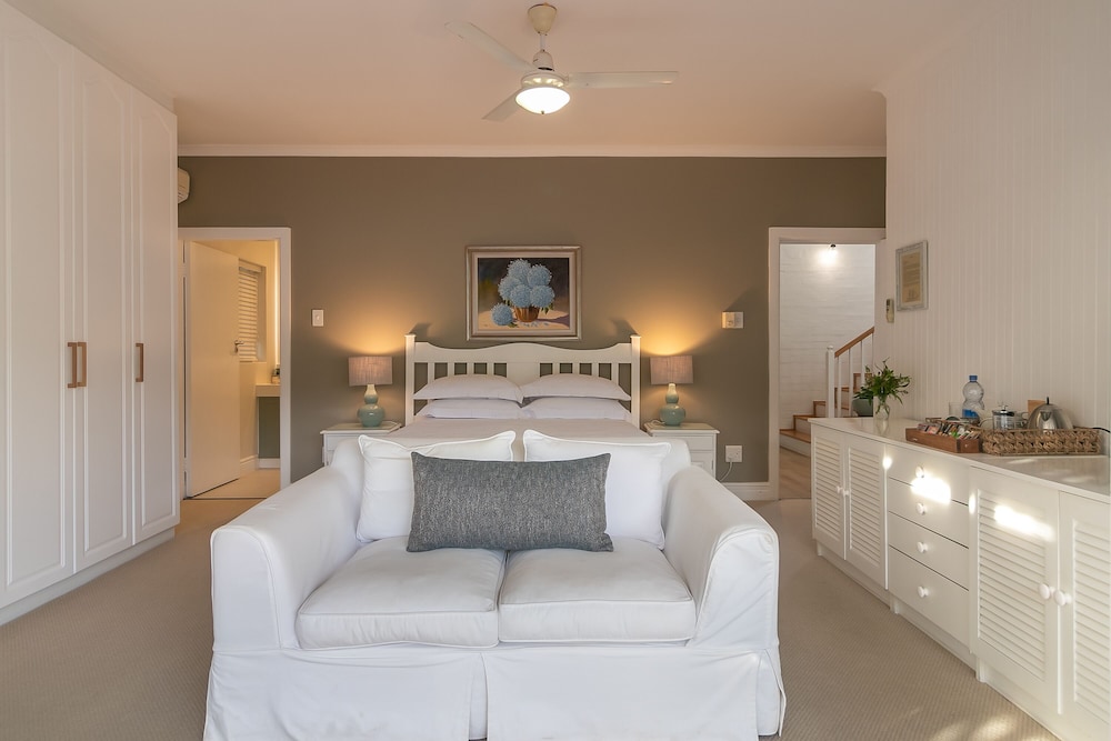 Deluxe Double Room, 1 Queen Bed, Lagoon View, Sea Facing photo 1