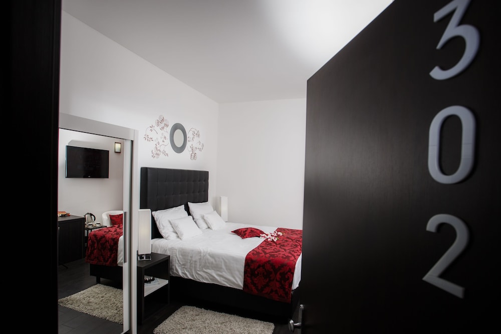 Superior Twin Room, City View photo 1