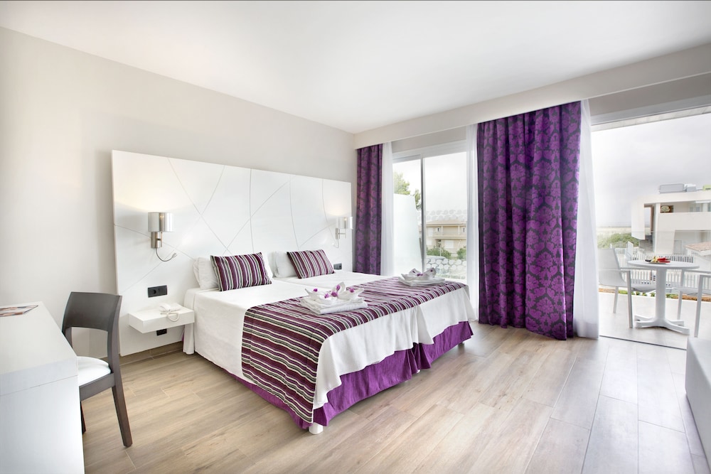Junior Suite, Terrace (3 Adults) photo 2