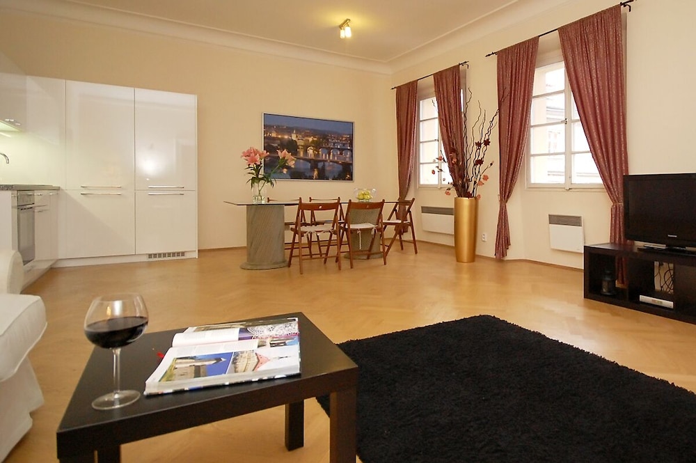 Family Apartment, 1 King Bed with Sofa bed, Kitchenette