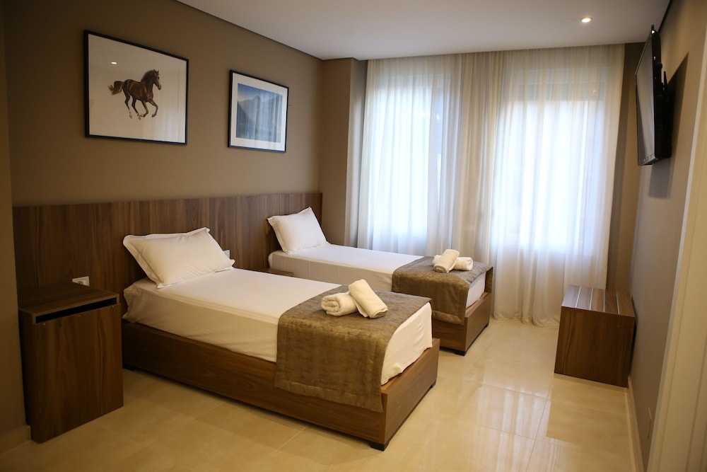 Queen Room with Balcony photo 2