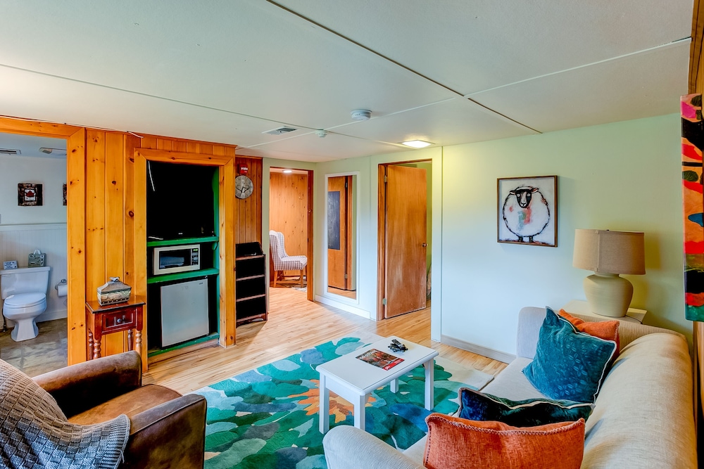 Suite 2 - Sugar Maple photo 1