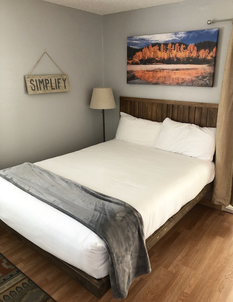 Standard Studio, 2 Queen Beds, Kitchen photo 2