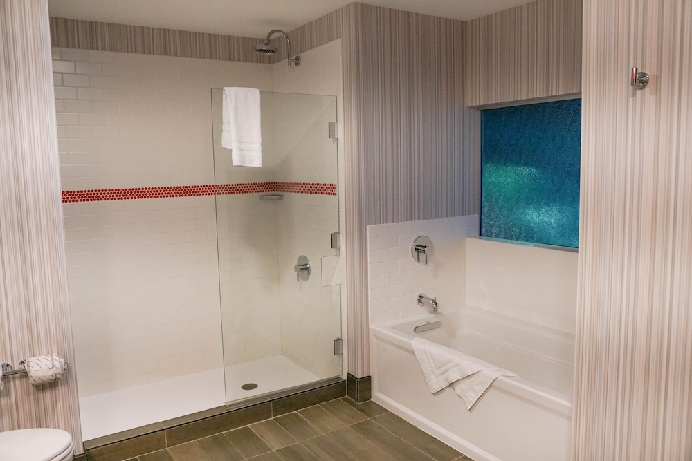 Junior Suite, 1 King Bed photo 2