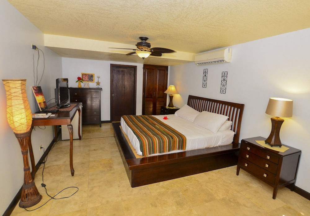 Luxury Room, 1 King Bed photo 2