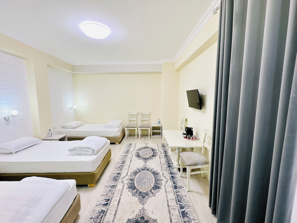 Superior Triple Room photo 2