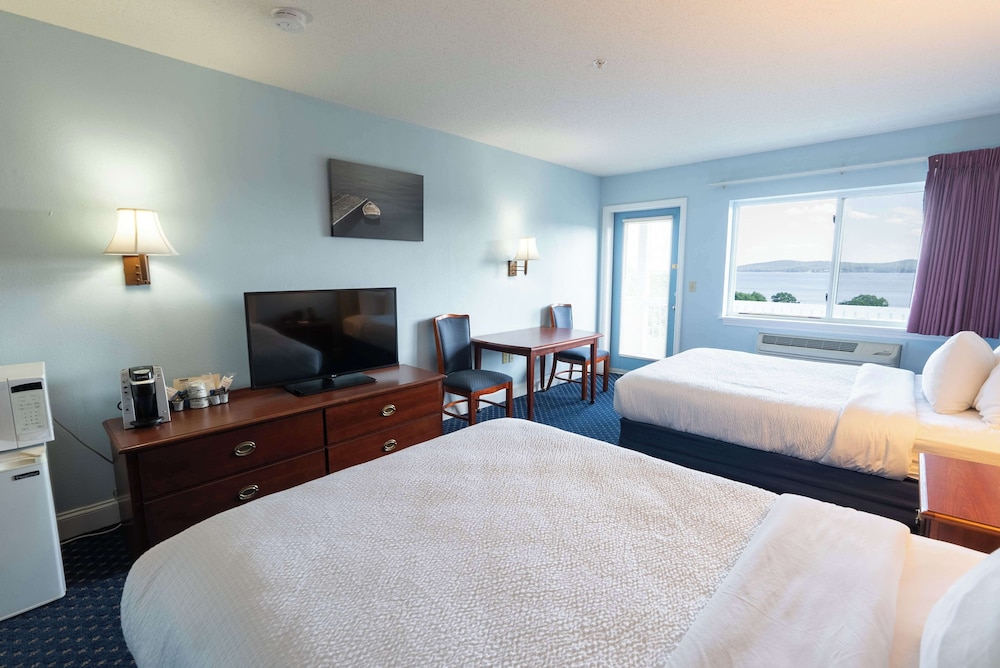 Standard Room, 2 Queen Beds, Balcony, Bay View - Photo 1