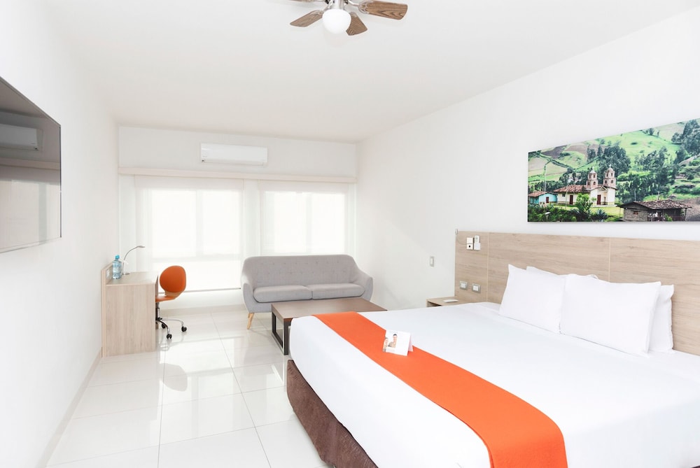 Superior Room, 1 King Bed photo 1