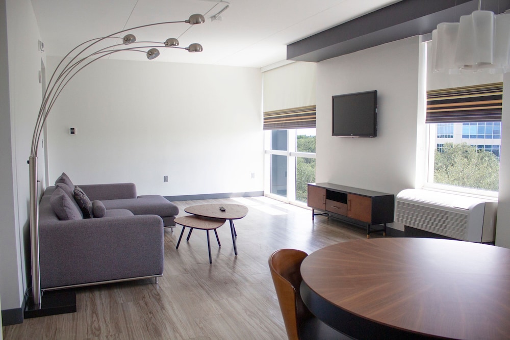 Suite, 1 Bedroom, Corner photo 1