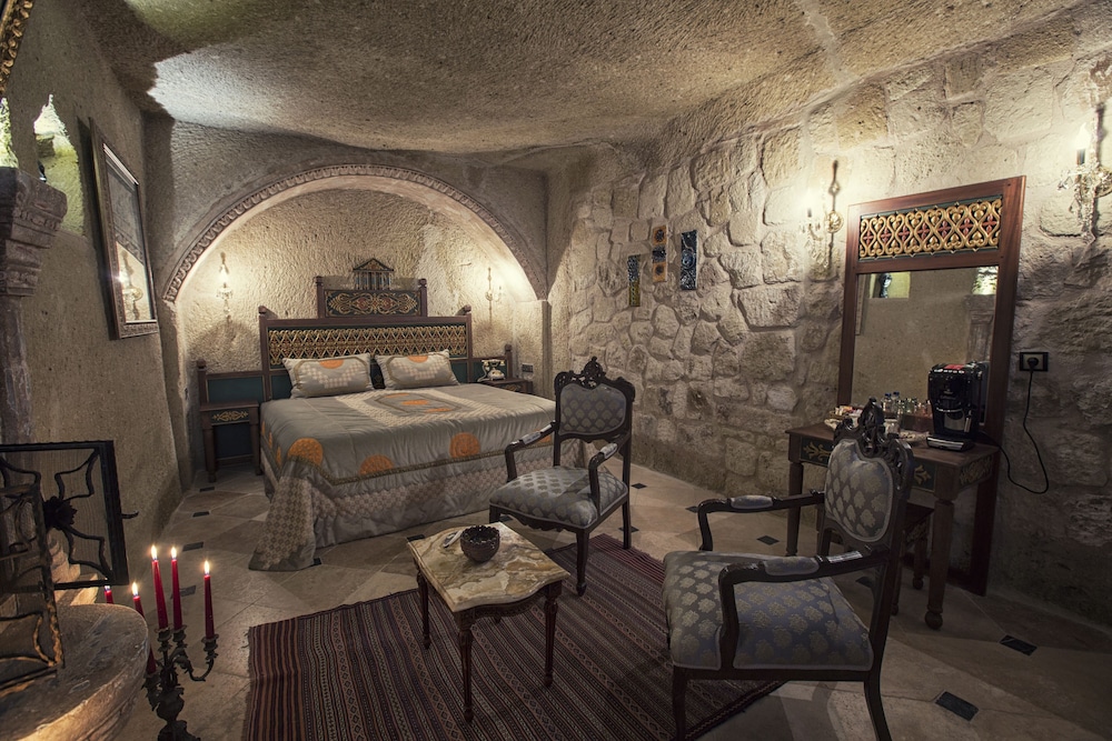 Grand Room, 1 King Bed thumbnail 5
