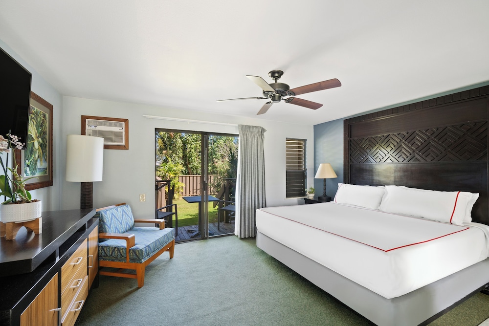 Standard Room, 1 Queen Bed, Roll-in Shower, Lanai (No Resort Fee, Free Breakfast)