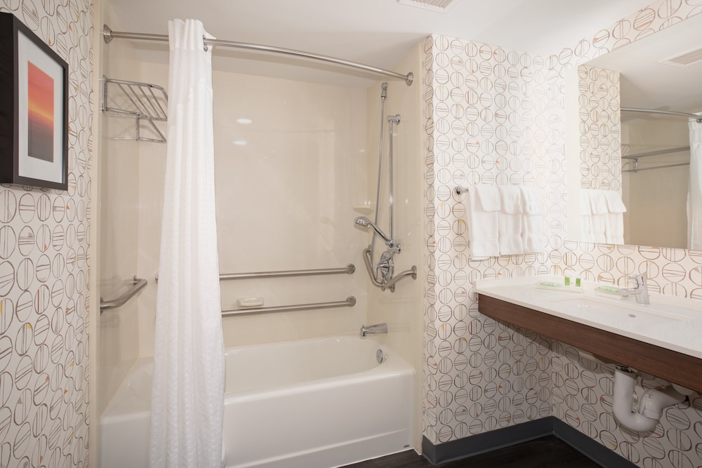 Standard Room, 2 Queen Beds, Accessible (Communications) - Photo 5