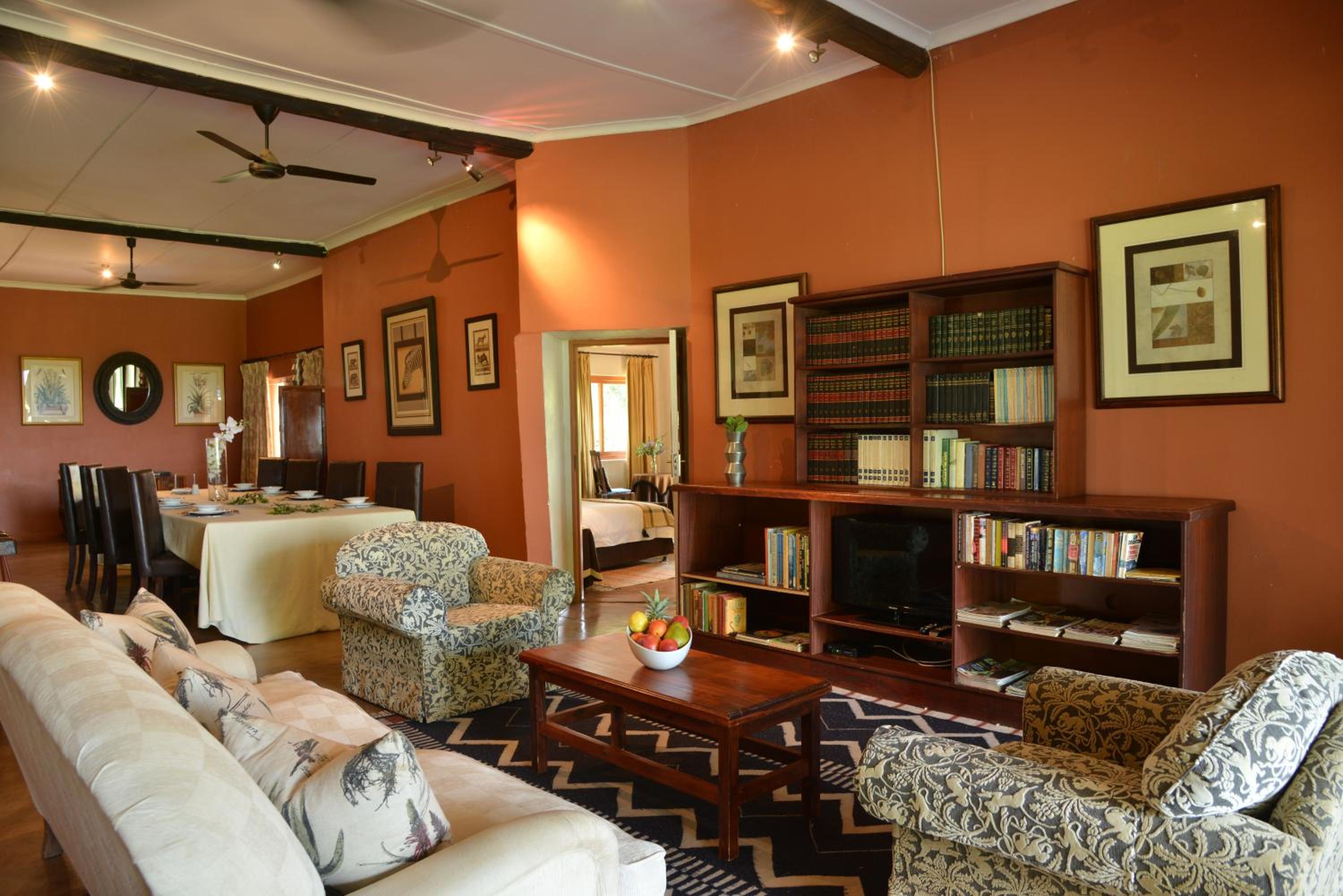 Five-Bedroom House - Figtree House photo 3