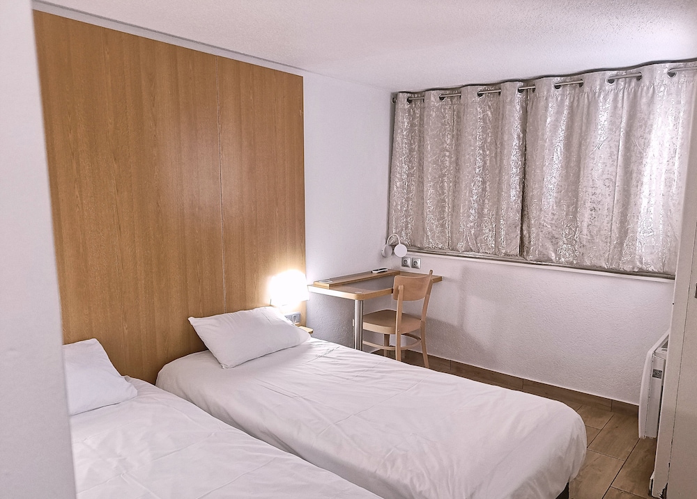 Standard Room, 2 Twin Beds photo 2