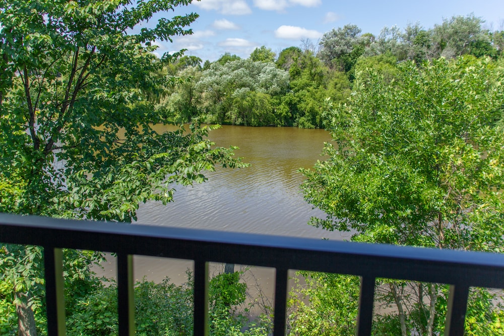 Executive King Suite River View photo 3