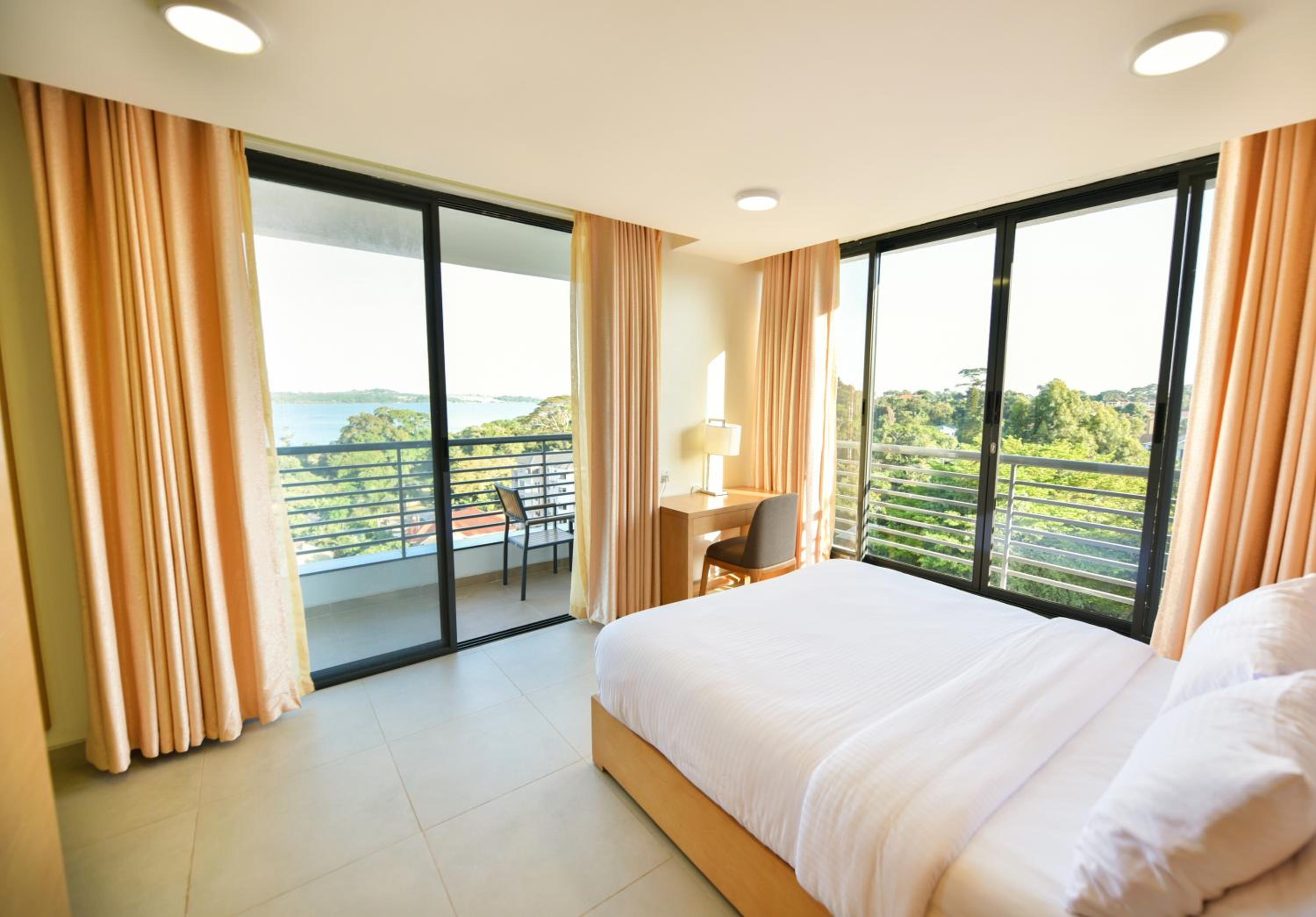 Suite with Lake View photo 3