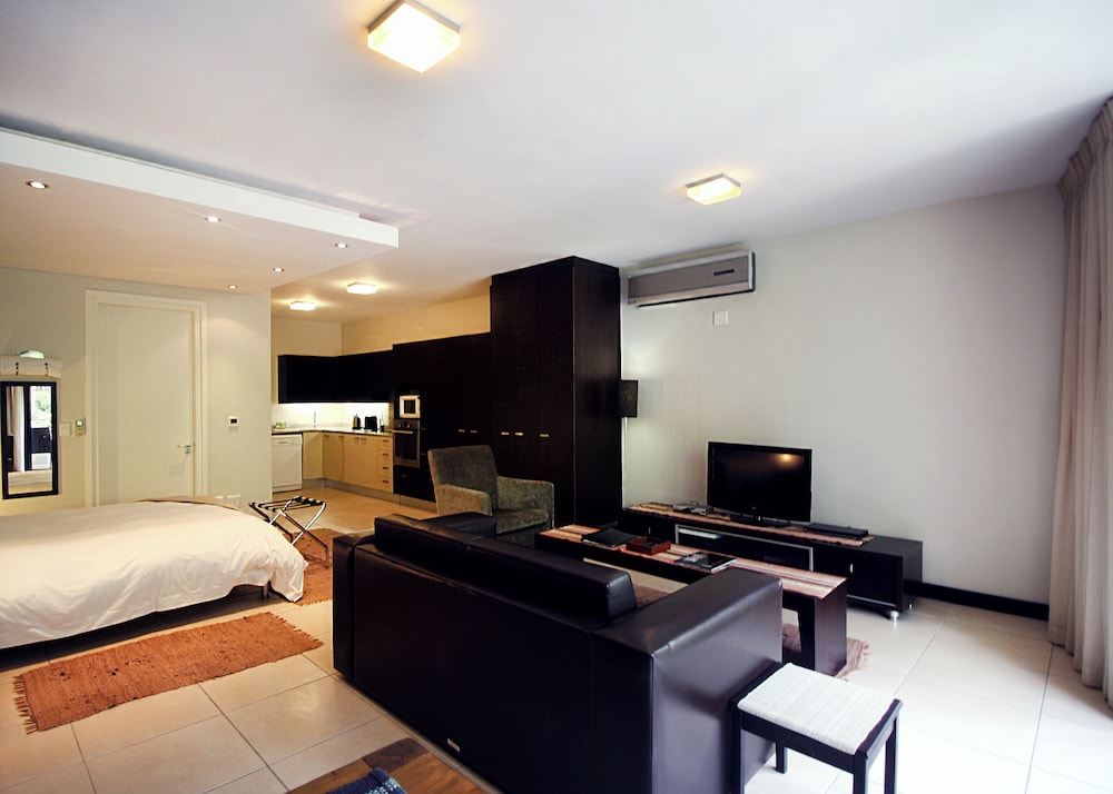 Studio, 1 Bedroom, Balcony, Garden View